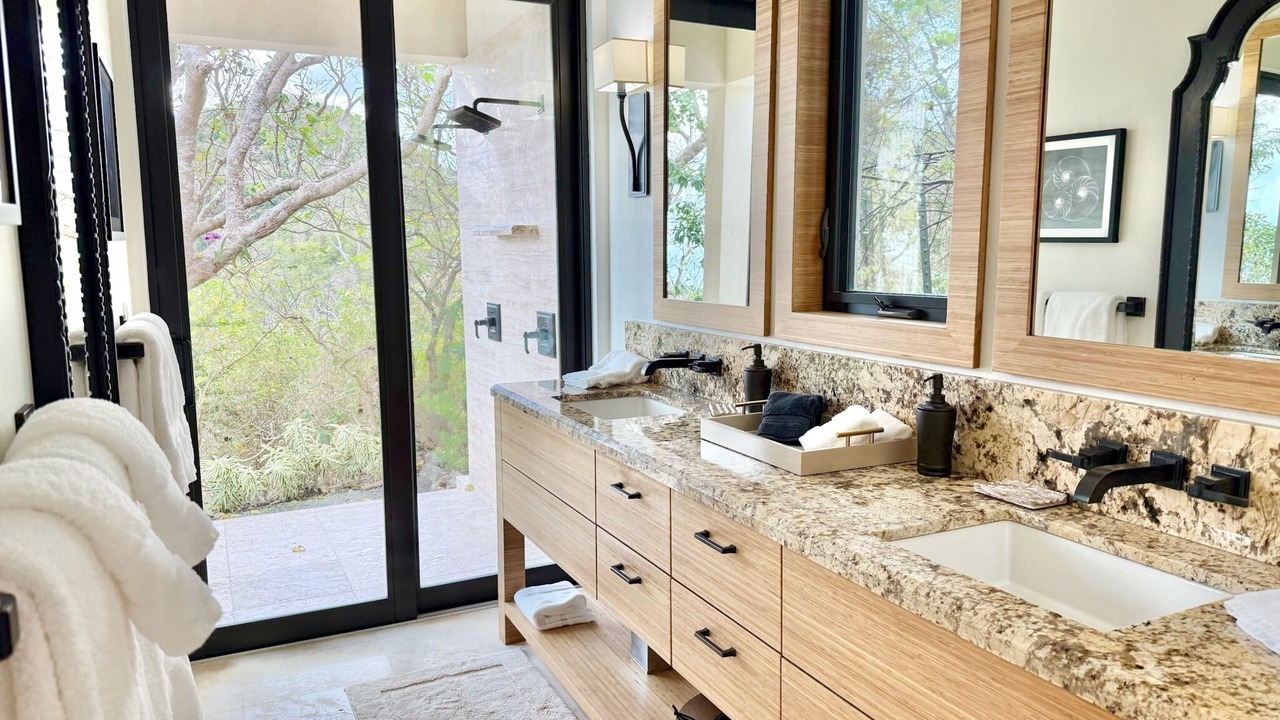 Photo of Bathroom in Estate Hansen Bay