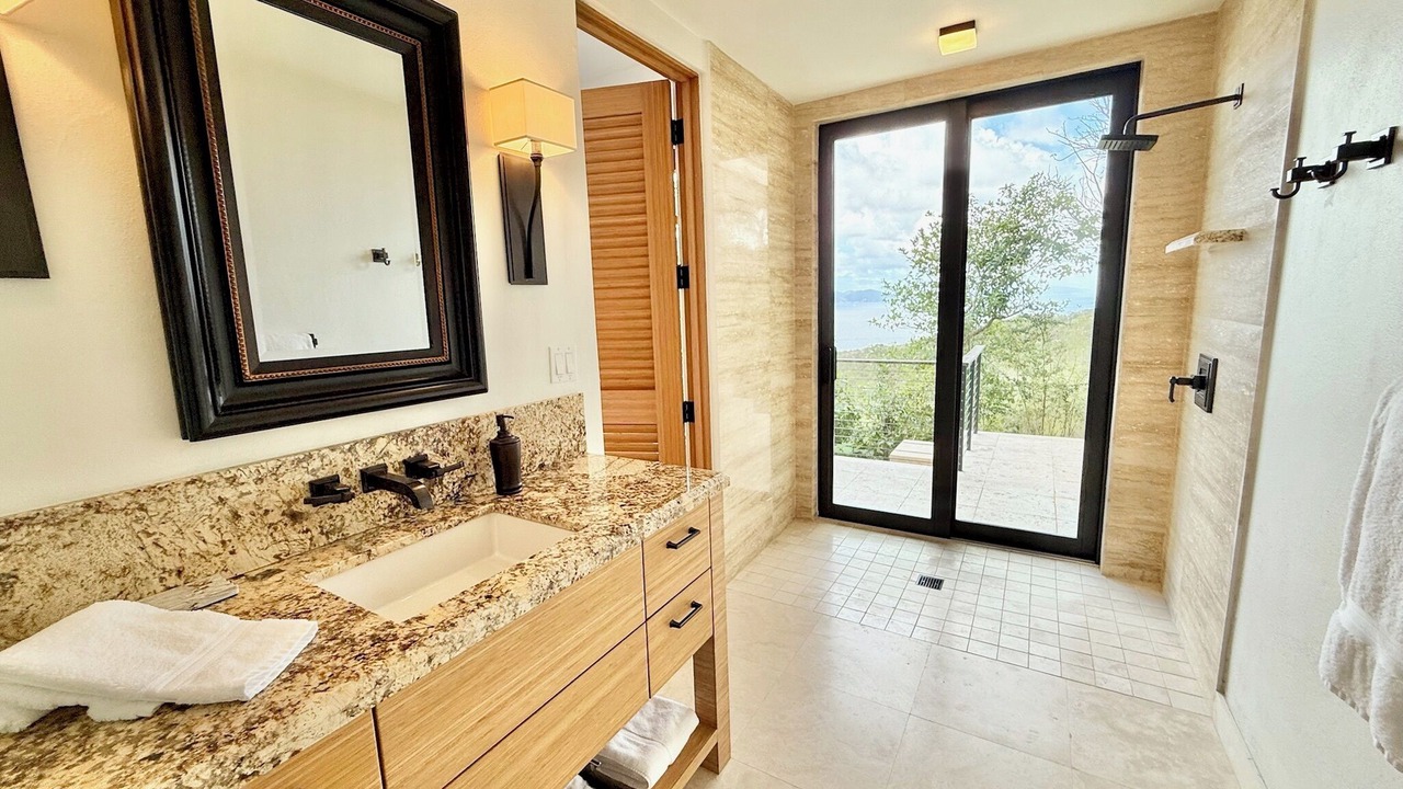 Photo of Bathroom in Estate Hansen Bay