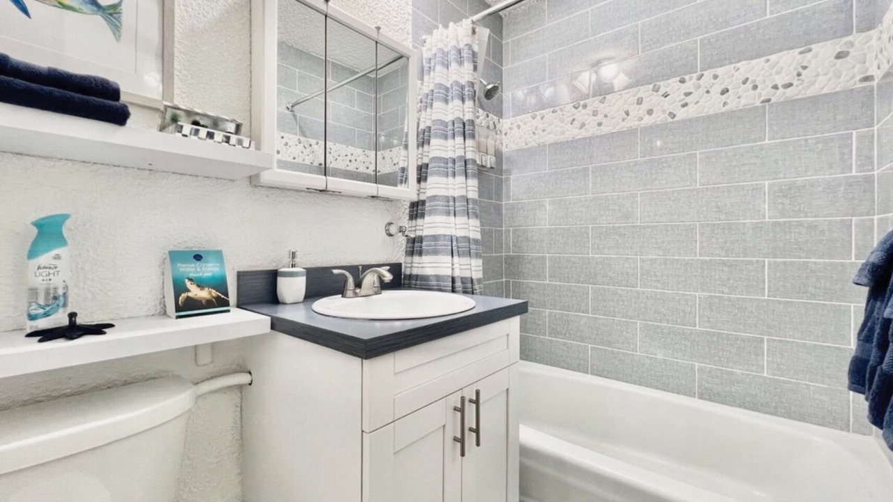 Photo of Bathroom in Estate Frenchman Bay