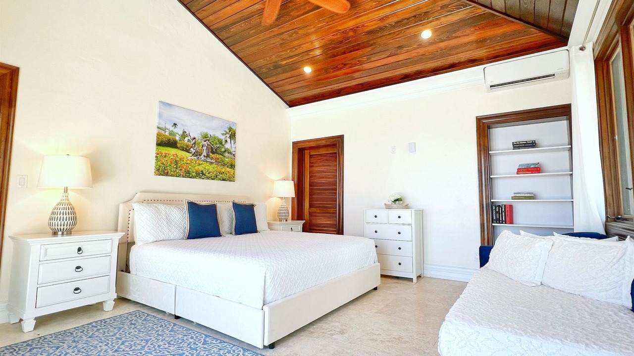 Photo of Bedroom in Bolongo Bay