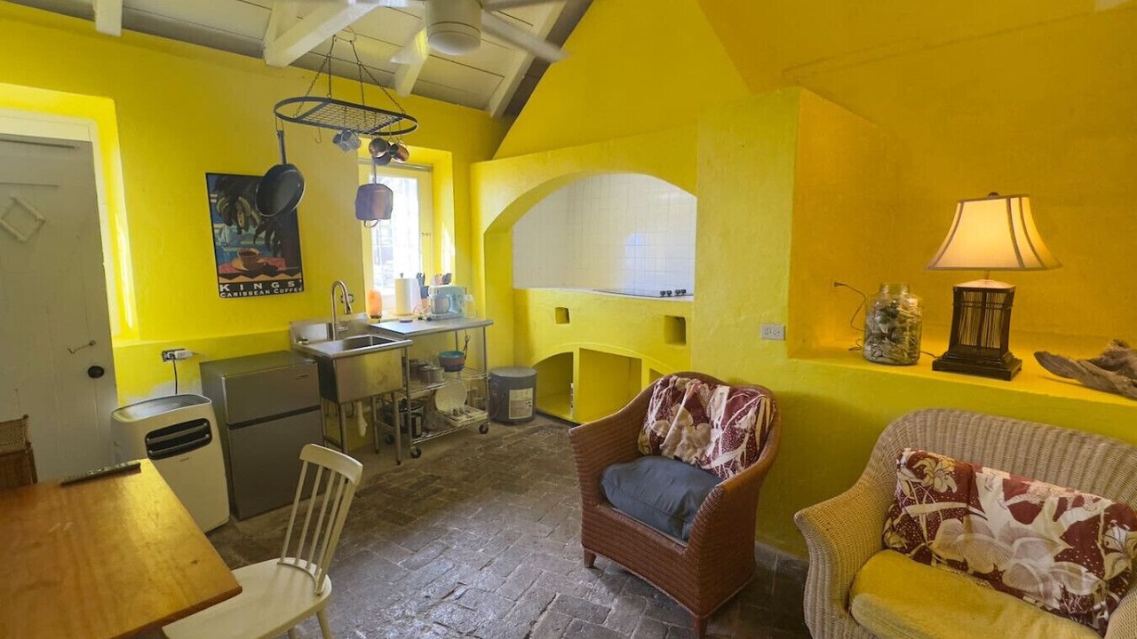 Photo of Livingroom in Estate Queens Quarter
