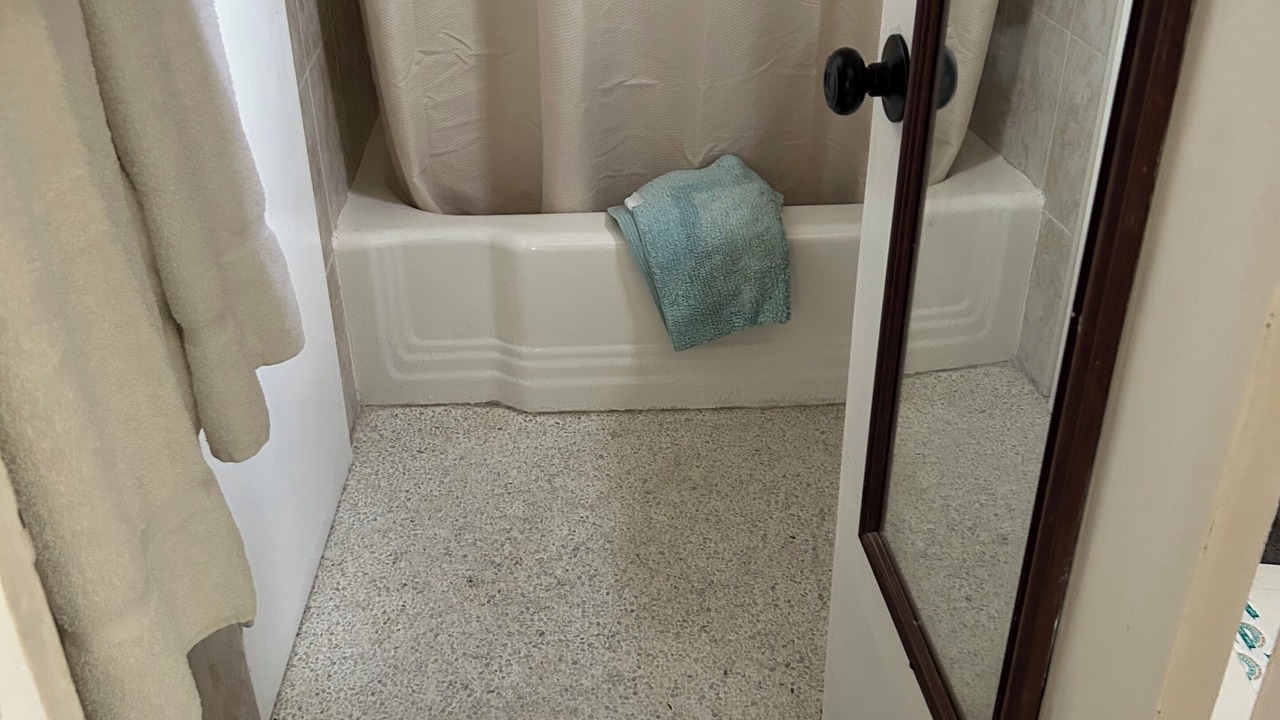 Photo of Bathroom in Estate Golden Rock