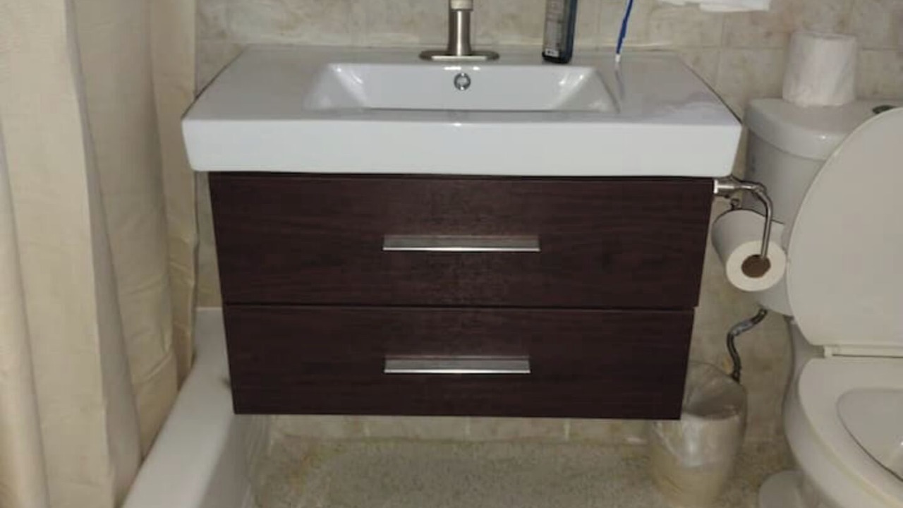 Photo of Bathroom in Estate Golden Rock