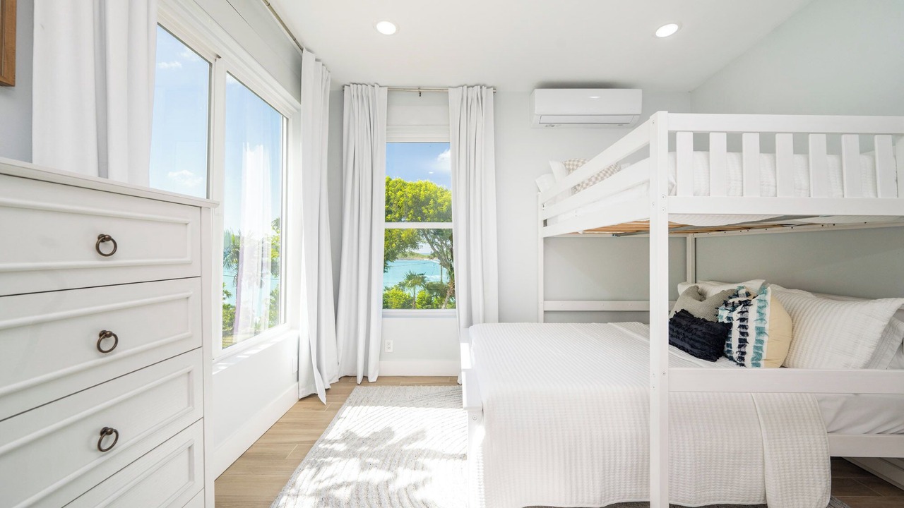 Photo of Bedroom in Tropaco Point