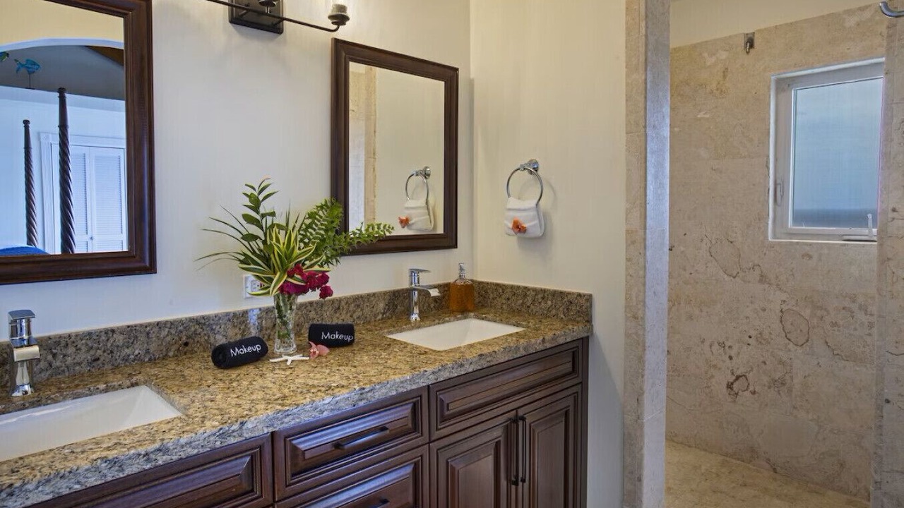Photo of Bathroom in Estate Little Saint Thomas