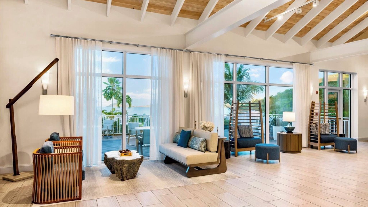 Photo of Livingroom in Estate Frenchman Bay