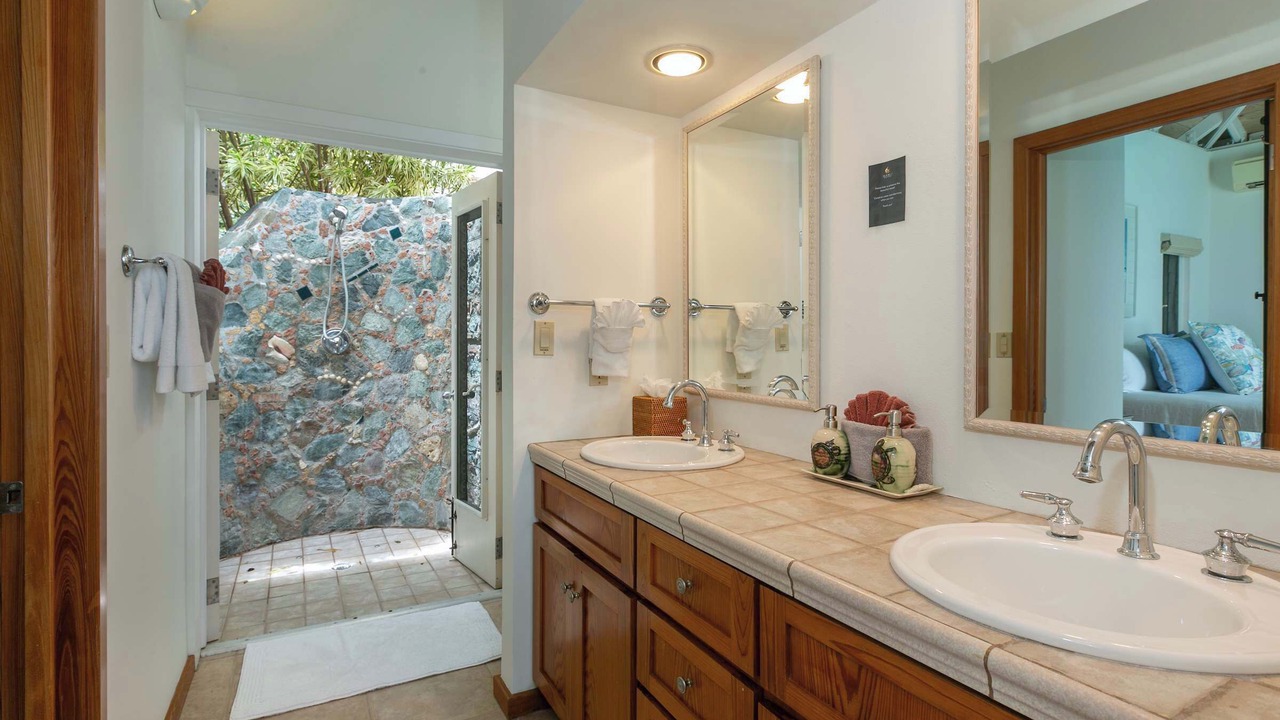 Photo of Bathroom in Point Rendezvous