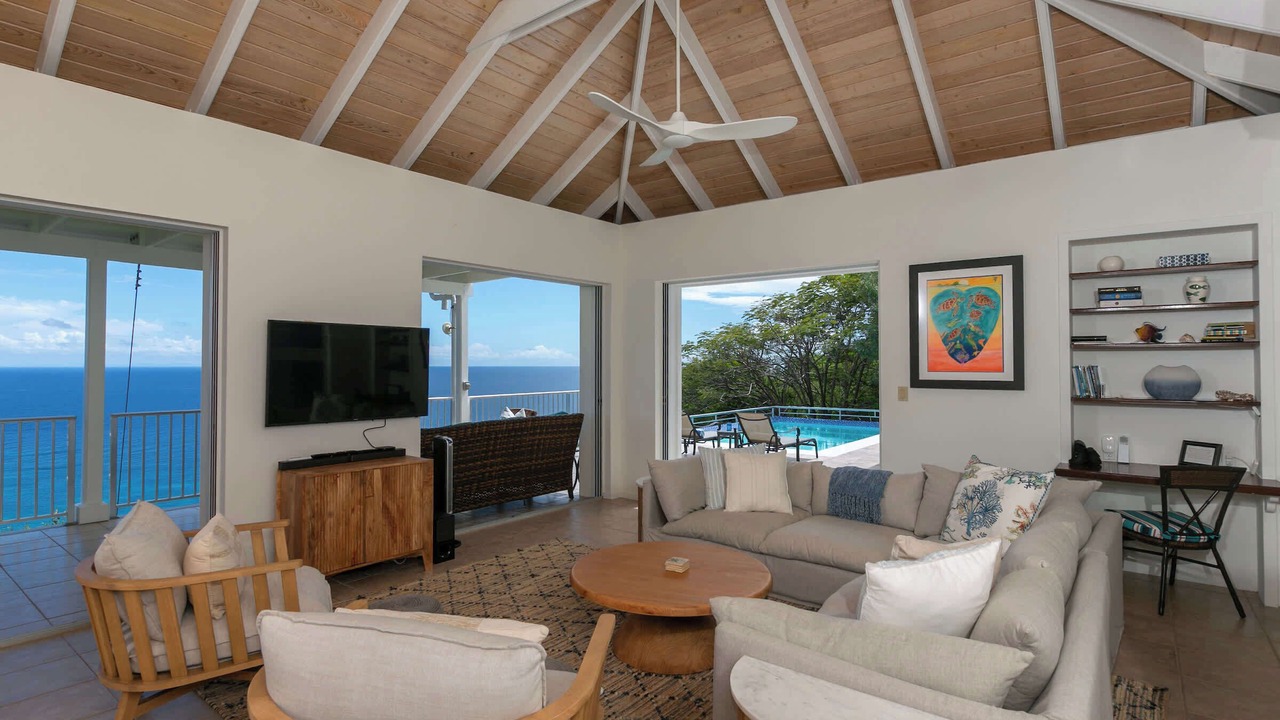 Photo of Livingroom in Point Rendezvous