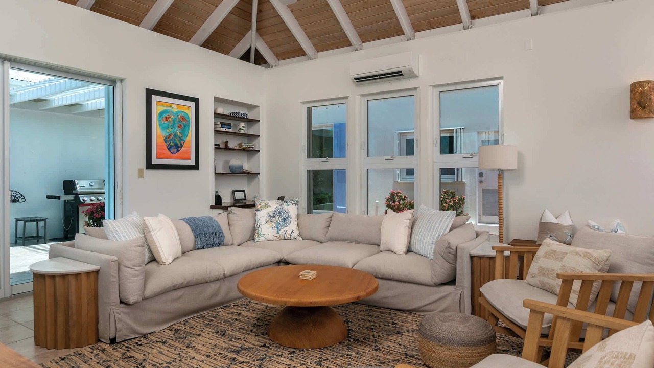 Photo of Livingroom in Point Rendezvous