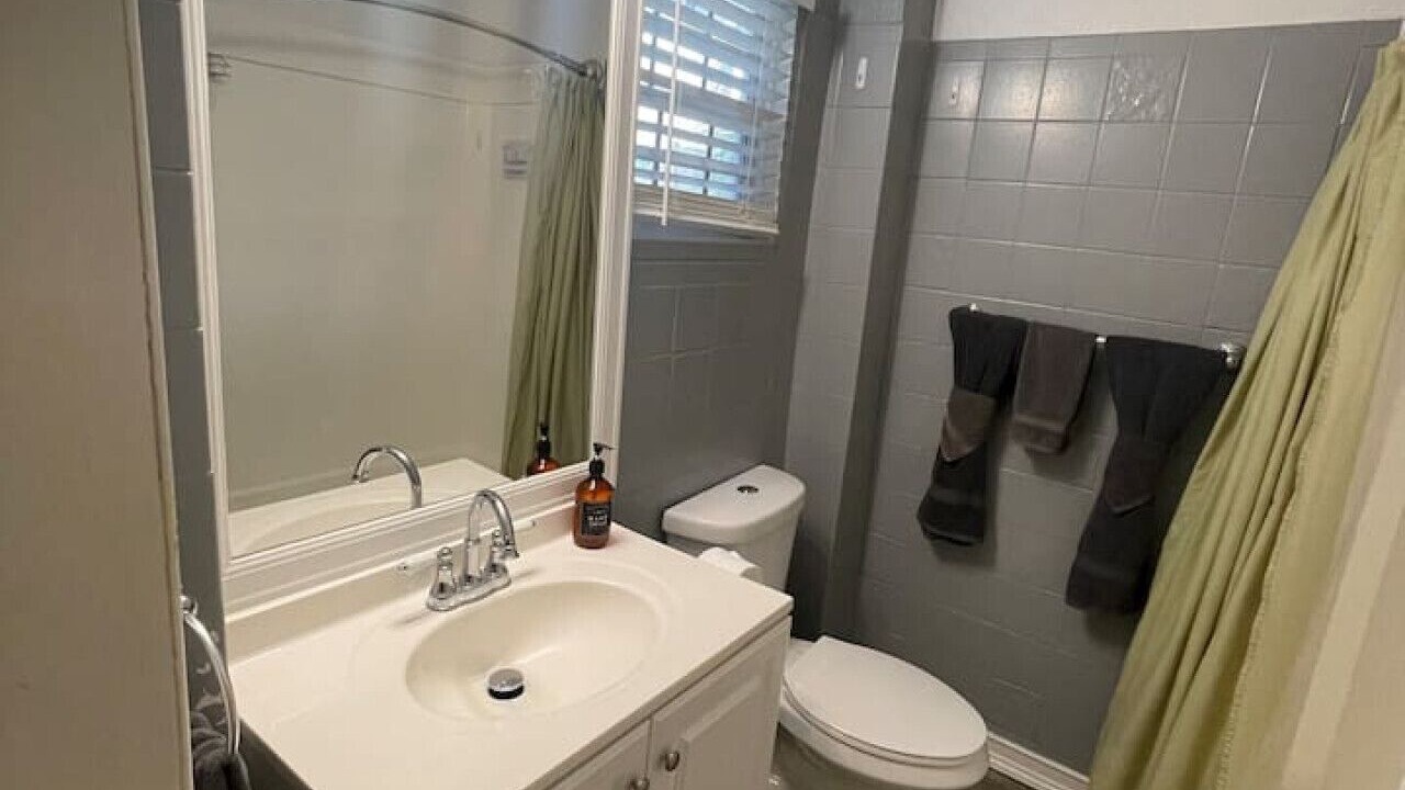 Photo of Bathroom in Estate East Street
