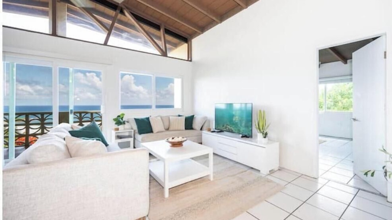 Photo of Livingroom in Estate Frenchman Bay