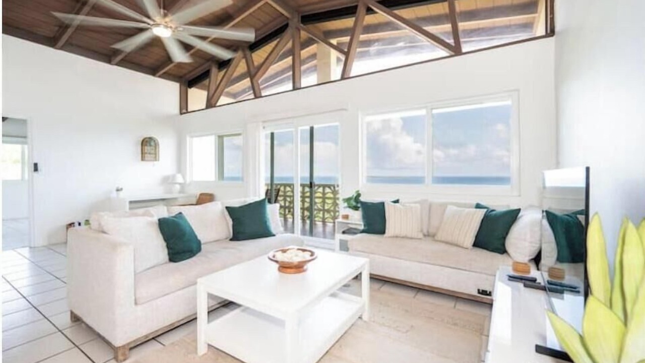 Photo of Livingroom in Estate Frenchman Bay