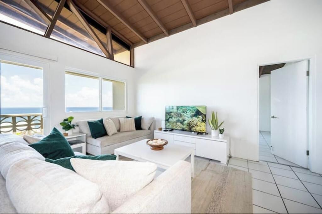 Photo of Livingroom in Estate Frenchman Bay