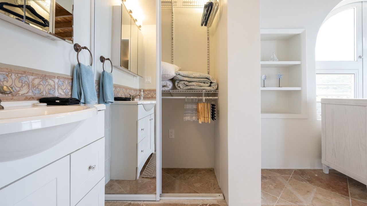 Photo of Bathroom in Tropaco Point