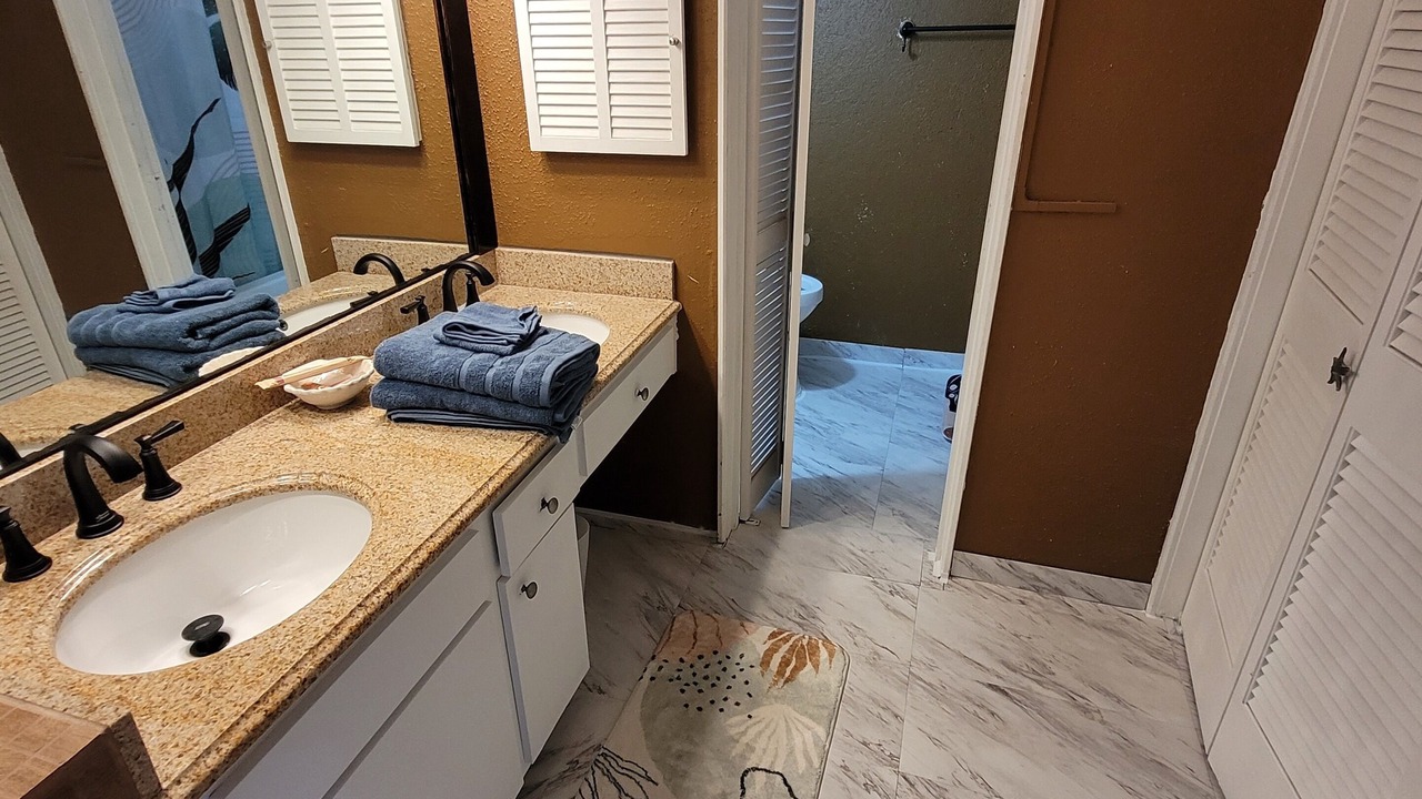 Photo of Bathroom in Estate Golden Rock
