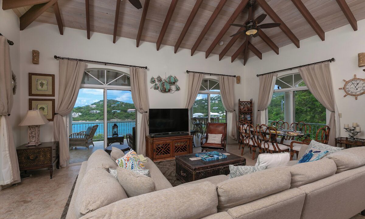 Photo of Livingroom in Hart Bay