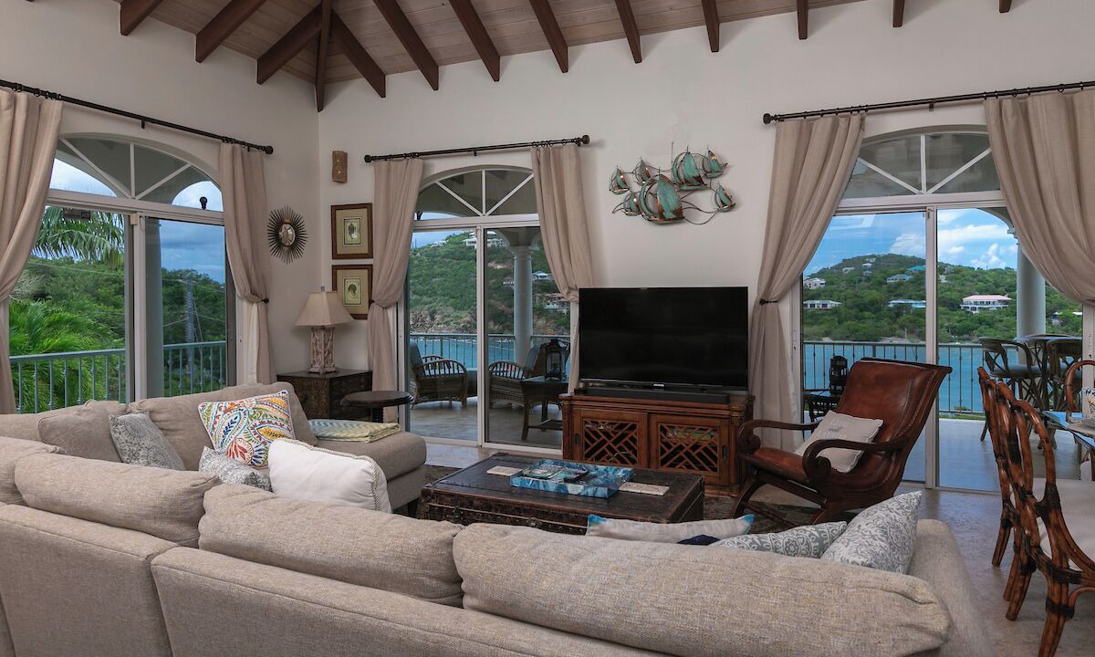 Photo of Livingroom in Hart Bay