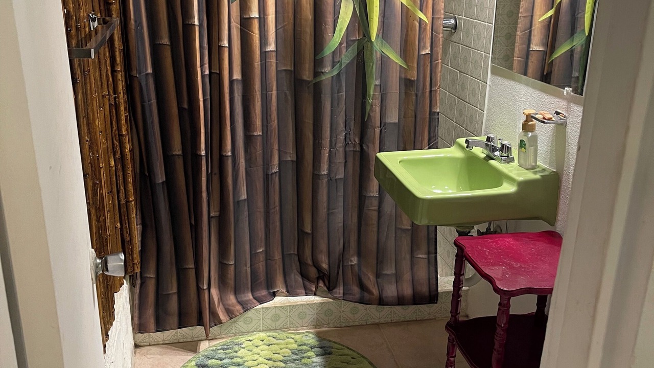 Photo of Bathroom in Estate Little La Grange