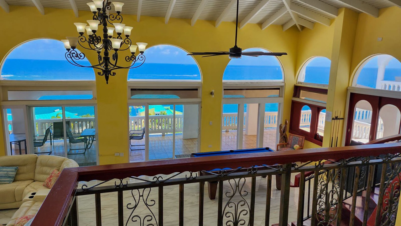 Photo of Livingroom in Estate Frenchman Bay