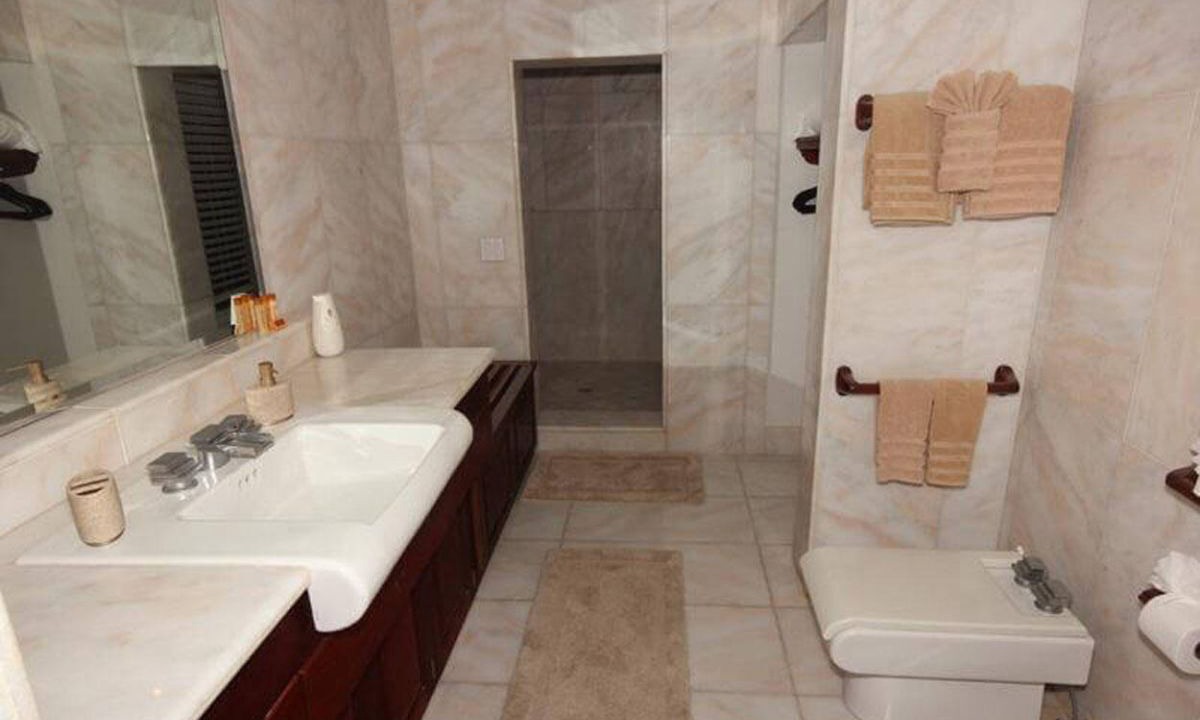 Photo of Bathroom in Estate Calabash Boom