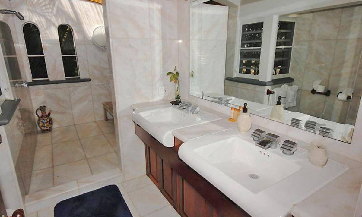 Photo of Bathroom in Estate Calabash Boom