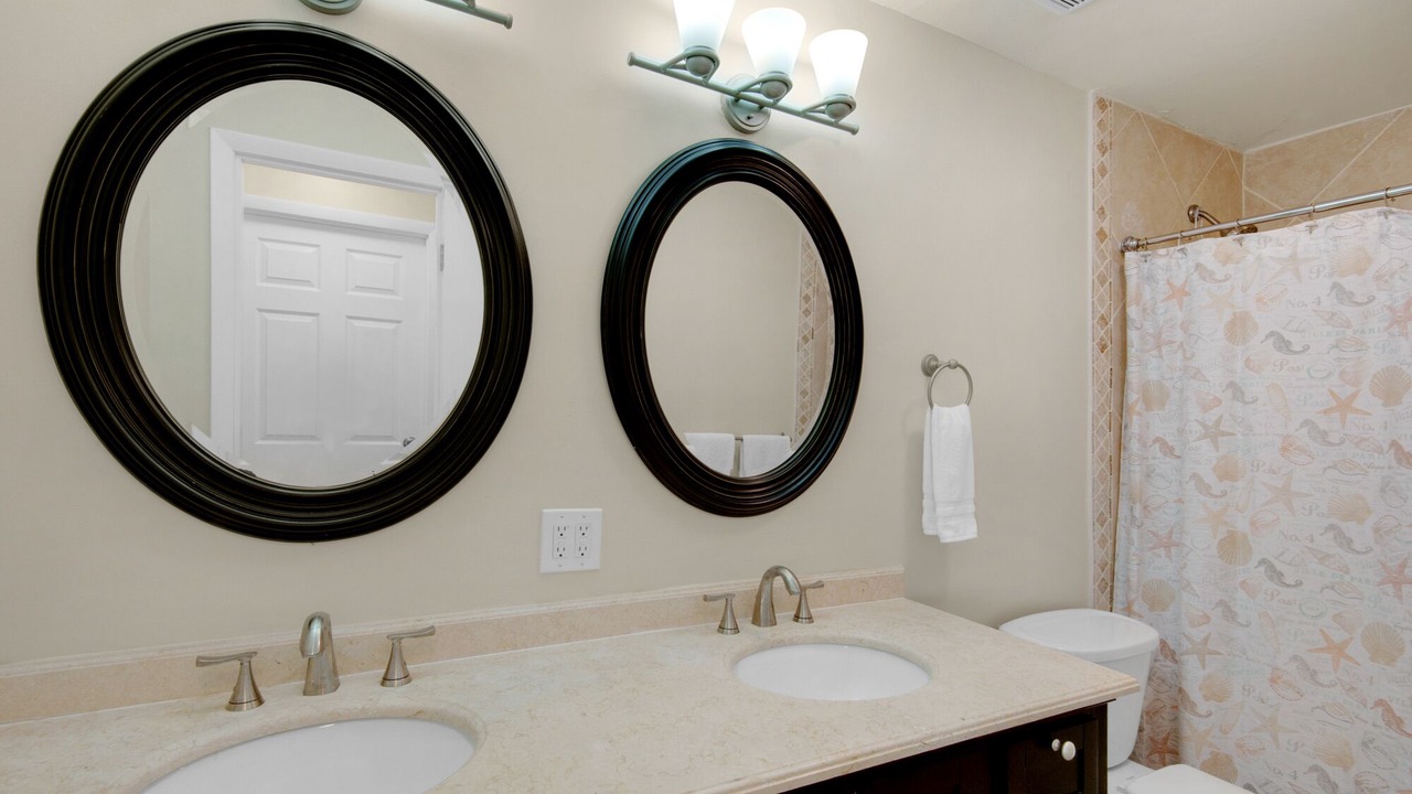 Photo of Bathroom in Red Hook