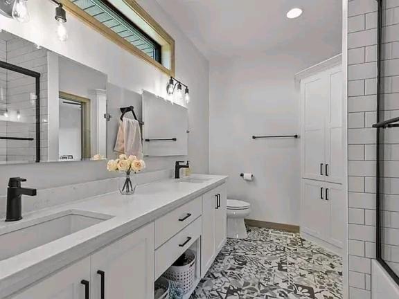 Photo of Bathroom in Estate Hammer Farm