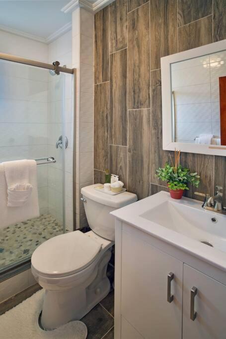 Photo of Bathroom in Anna's Retreat