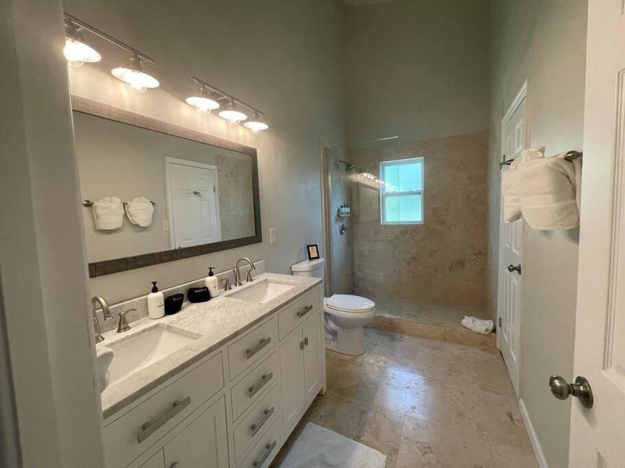 Photo of Bathroom in Estate Hull