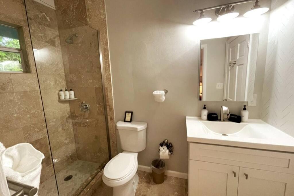 Photo of Bathroom in Estate Hull