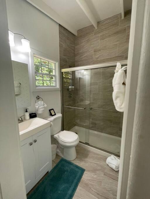 Photo of Bathroom in Estate Hull