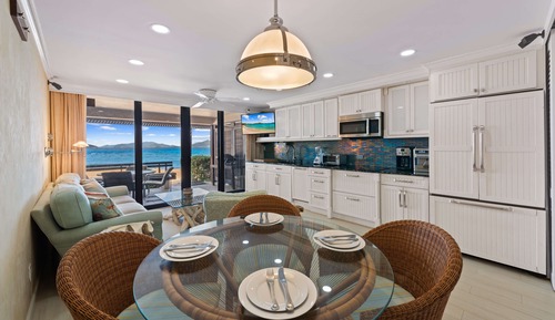 Standard Studio, Sea View