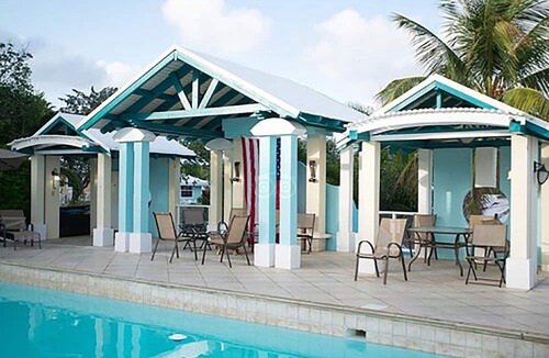 Chenay Bay Hotel | Bungalows on the Bay