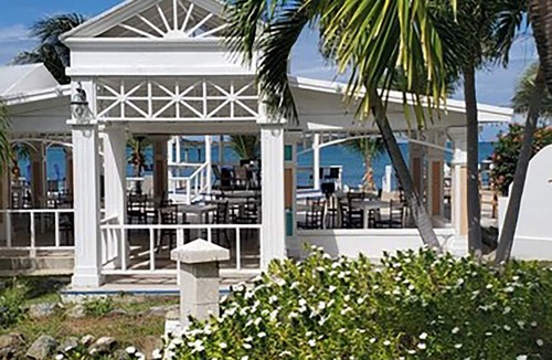 Chenay Bay Hotel | Bungalows on the Bay