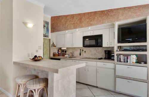 Red Hook Resort | Private Pool villa. Walk to Sapphire Beach