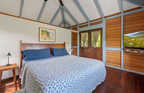 Upper Carolina Cottage | New Moon - Beautifully Built Cottage with Views of Coral Bay