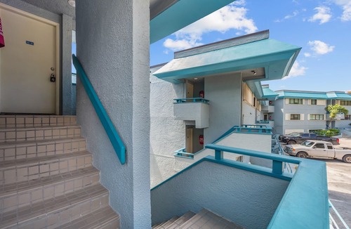Bolongo Bay Condo | 1 bed, 1 bath, Ocean views, 3 Pools, Walk to Beach