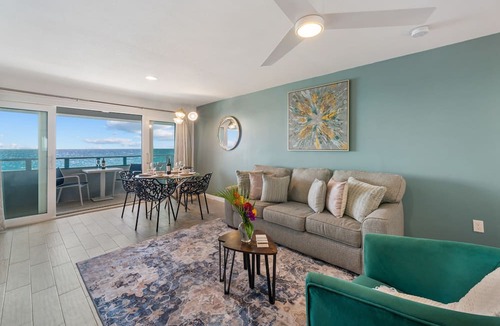 Bolongo Bay Condo | 1 bed, 1 bath, Ocean views, 3 Pools, Walk to Beach