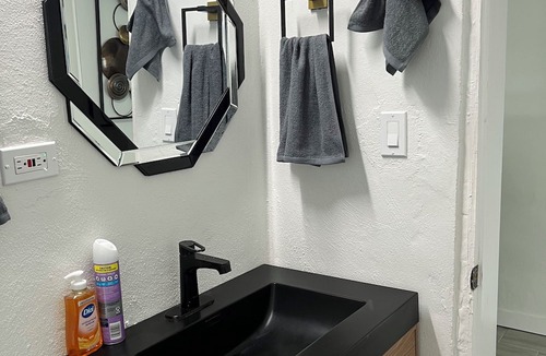 La Grande Princesse House | Sunset Creek 1 bedroom apt with AC in beautiful Christiansted St. Croix.