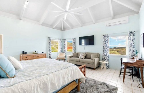 Estate Bakkero Villa | Luxury 4BR Villa with Pool & Harbor Views