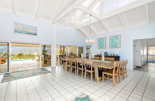 Estate Bakkero Villa | 5BR w/pool, centrally located - 5min to beach!