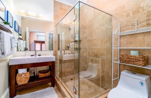 Estate Queens Quarter Villa | Lissette Manor - 5BR historical estate next to The Pink Palm Hotel downtown!