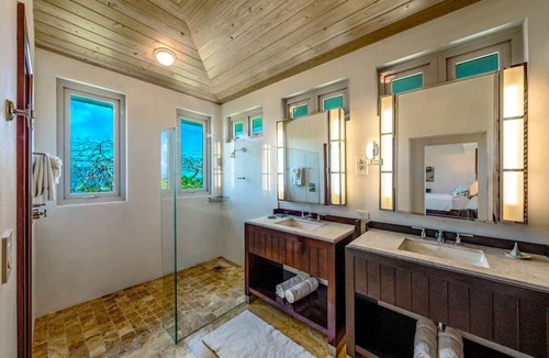 Nazareth Villa | Vessup View · 5BR -Walk to the beach! Close to the Ritz Carlton!