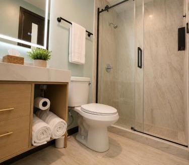 Estate Kings Quarter Hotel | Blackbeard's Castle Hotel