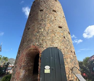 Estate Kings Quarter Hotel | Blackbeard's Castle Hotel