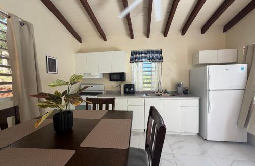 Estate Fortuna Apartment | Villadeco Escape, Gated Cottage with Generator