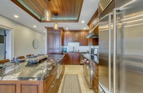 Nazareth House | Walk to Beach: St Thomas Condo w/Balconies