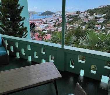 Estate Kings Quarter Hotel | The Green Iguana Hotel