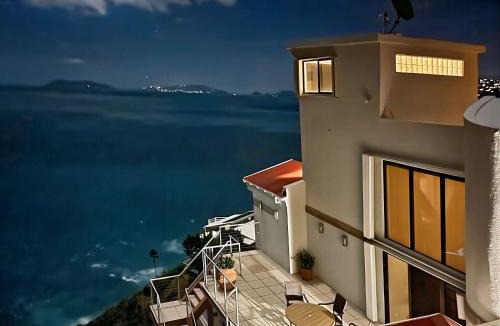 Peterborg House | Villa Vista Oceanfront 4BR - Infinity Pool - Views