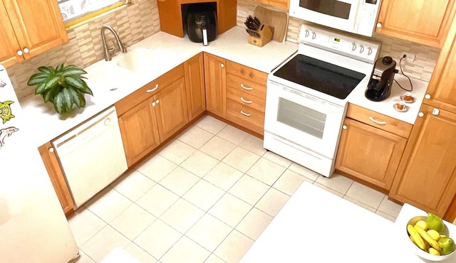 Spacious family friendly house, in quiet safe neighborhood. Huge yard and porch! in Christiansted